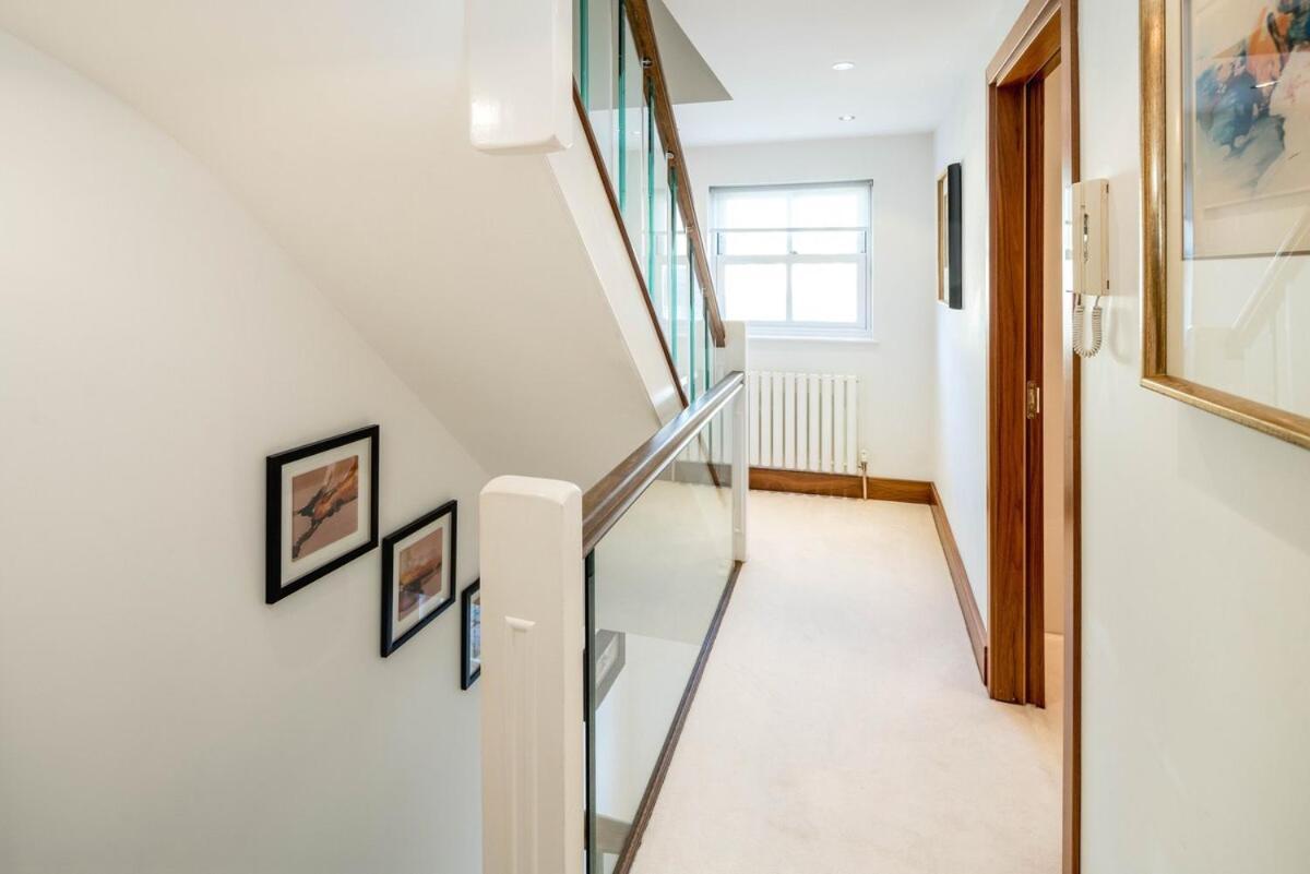 -air Con- Luxury Townhouse - High St Kensington! Villa Londen