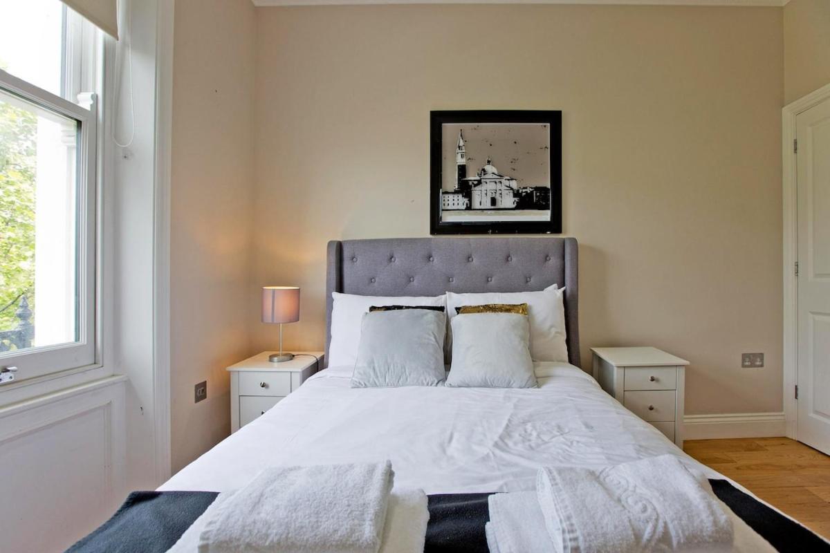 Large Modern 2 Bd Kensington No 8 * Londres