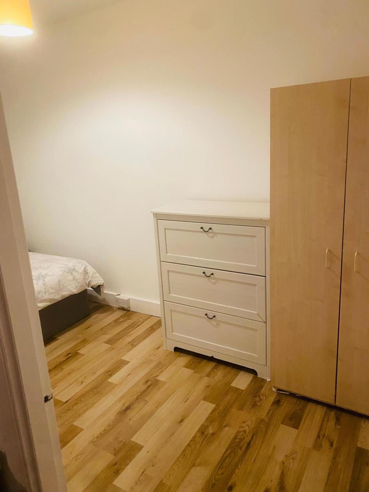 1 Bed Flat In Little Venice *