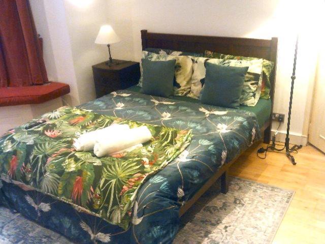 Charming Comfy By Kensington Apartment