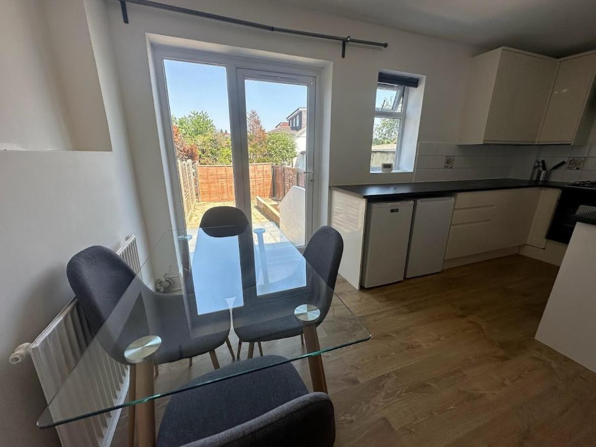 Apartment Flat Near Wembley, Self Check In, Garden