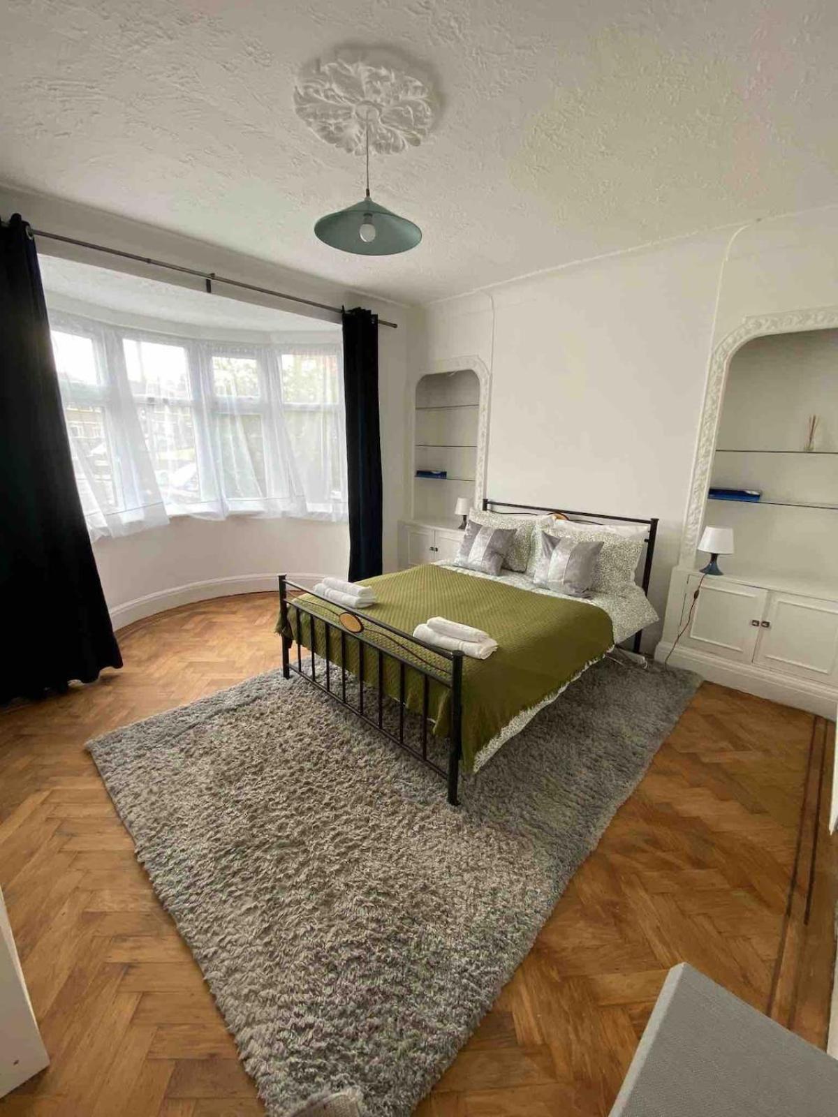 Flat Near Wembley, Self Check In, Garden * London