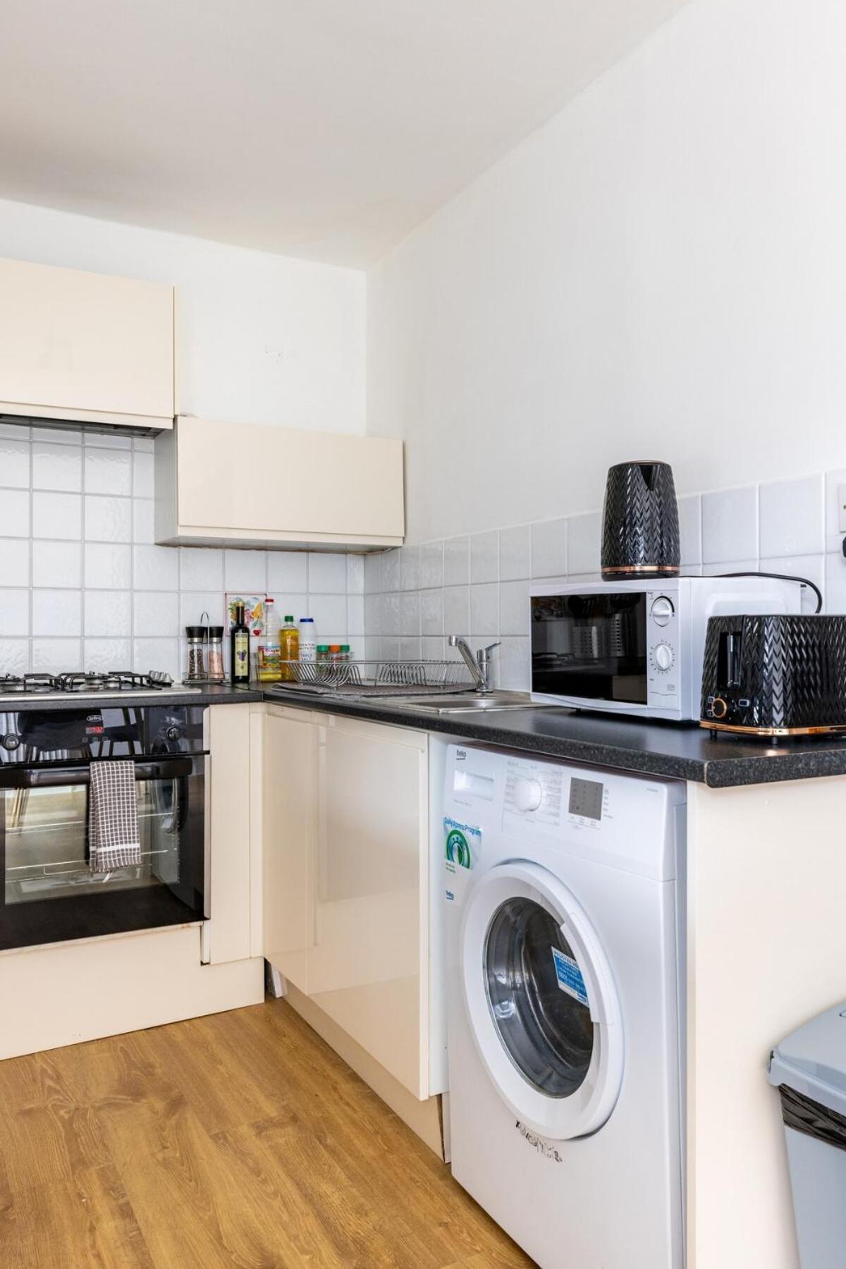 Flat Near Wembley, Self Check In, Garden