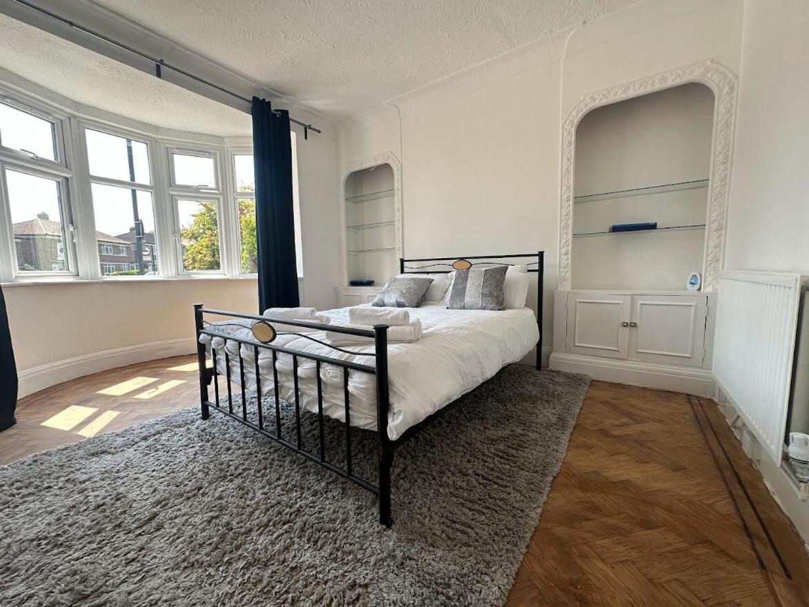 Flat Near Wembley, Self Check In, Garden Apartment