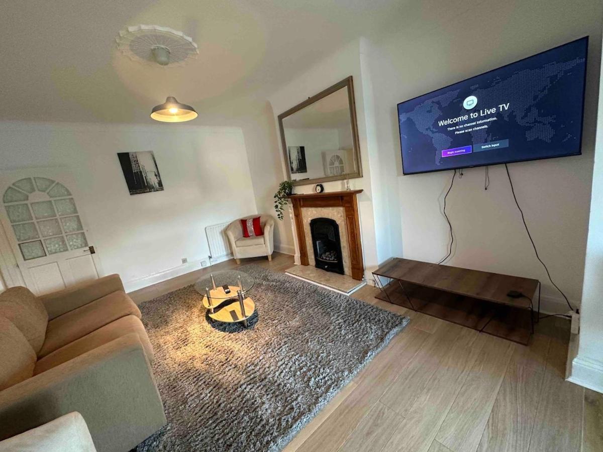 Flat Near Wembley, Self Check In, Garden Apartment London