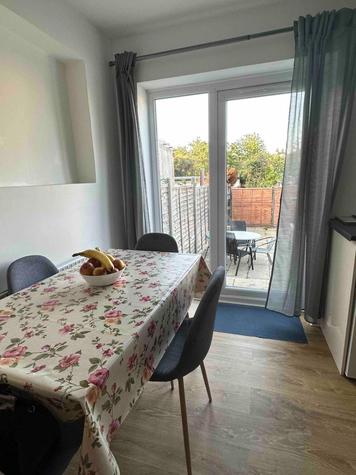 Apartment Flat Near Wembley, Self Check In, Garden