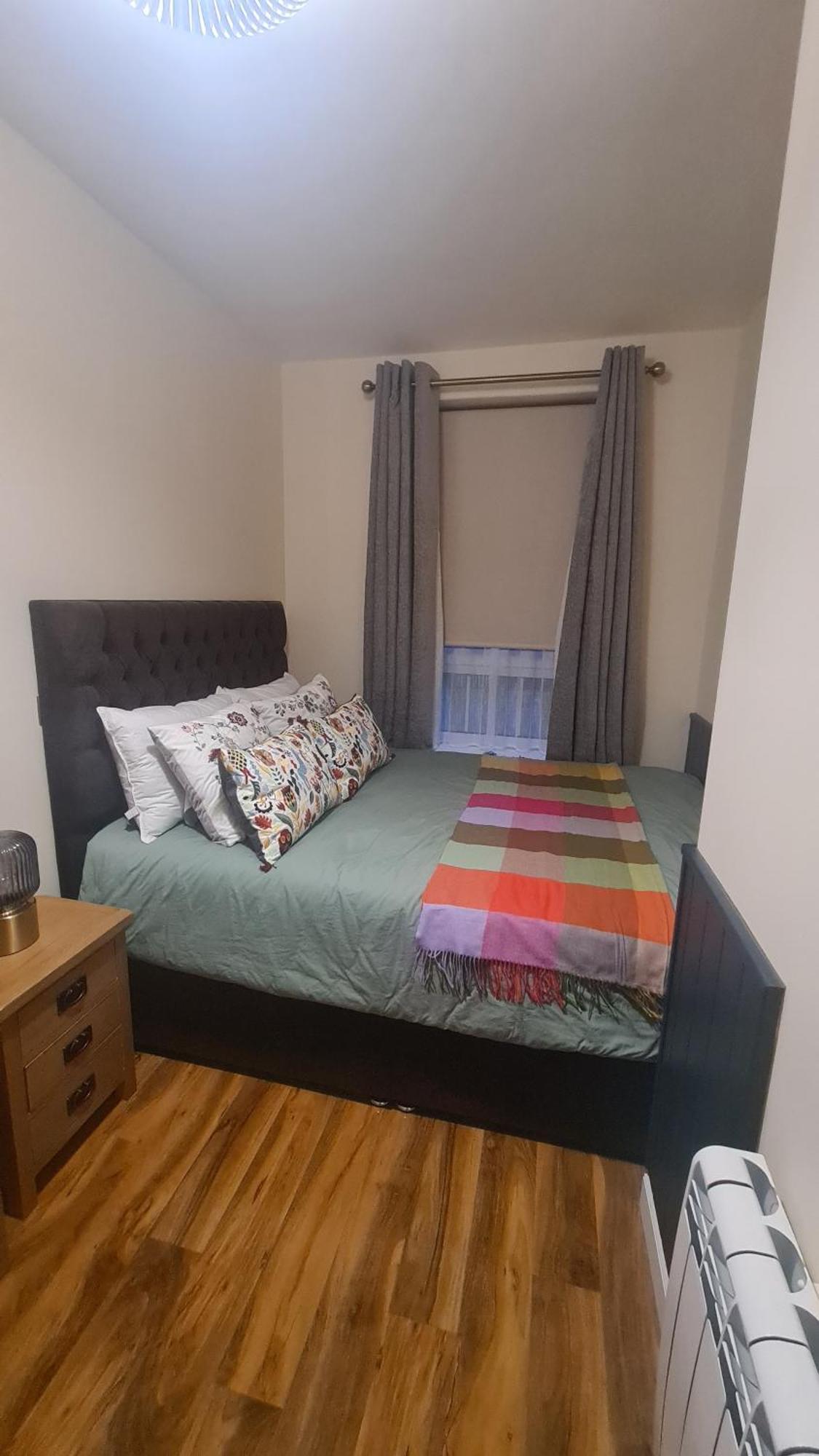 Wapping Apartment *