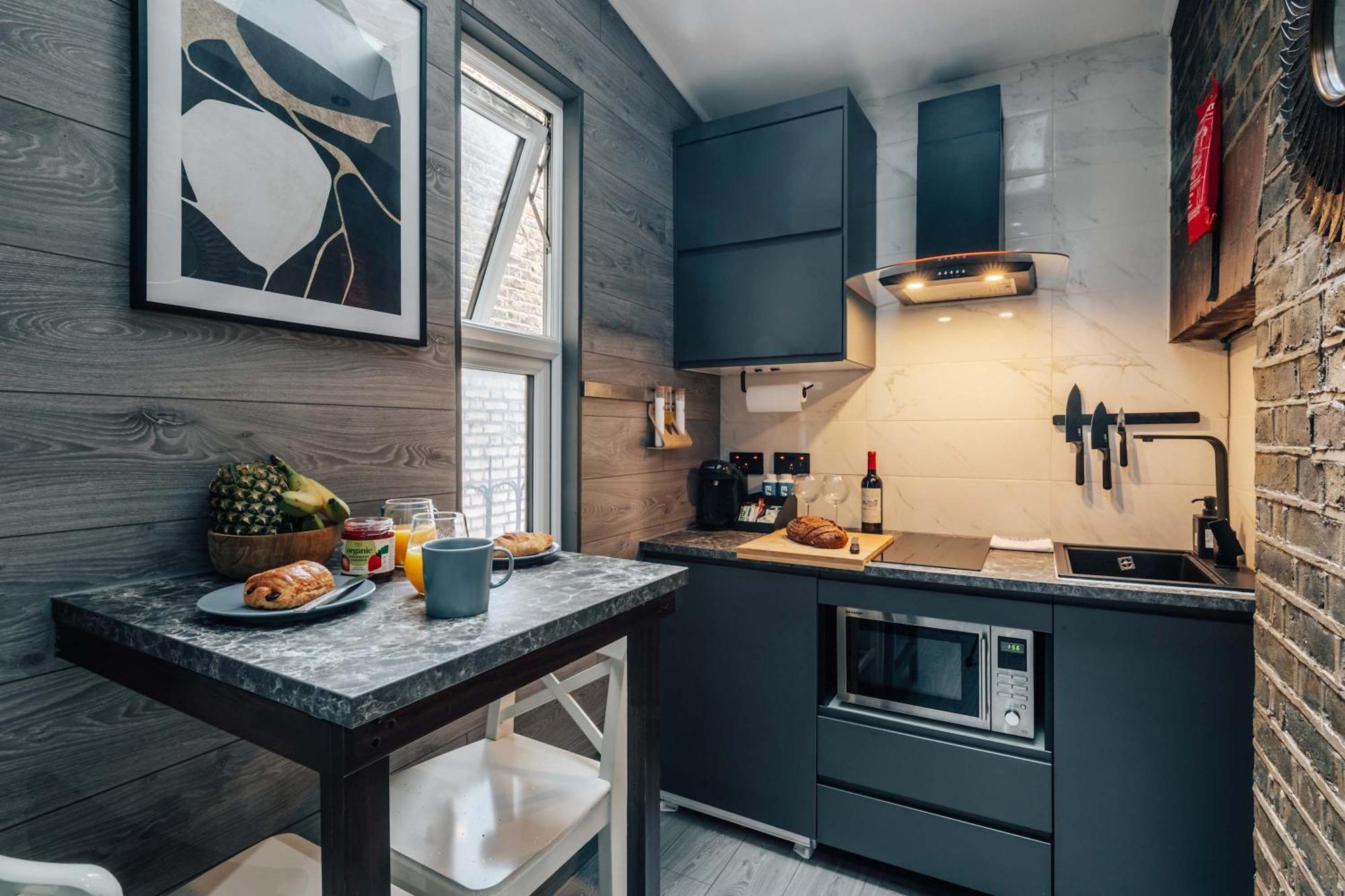 1 - Charming In Earls Court Holiday home