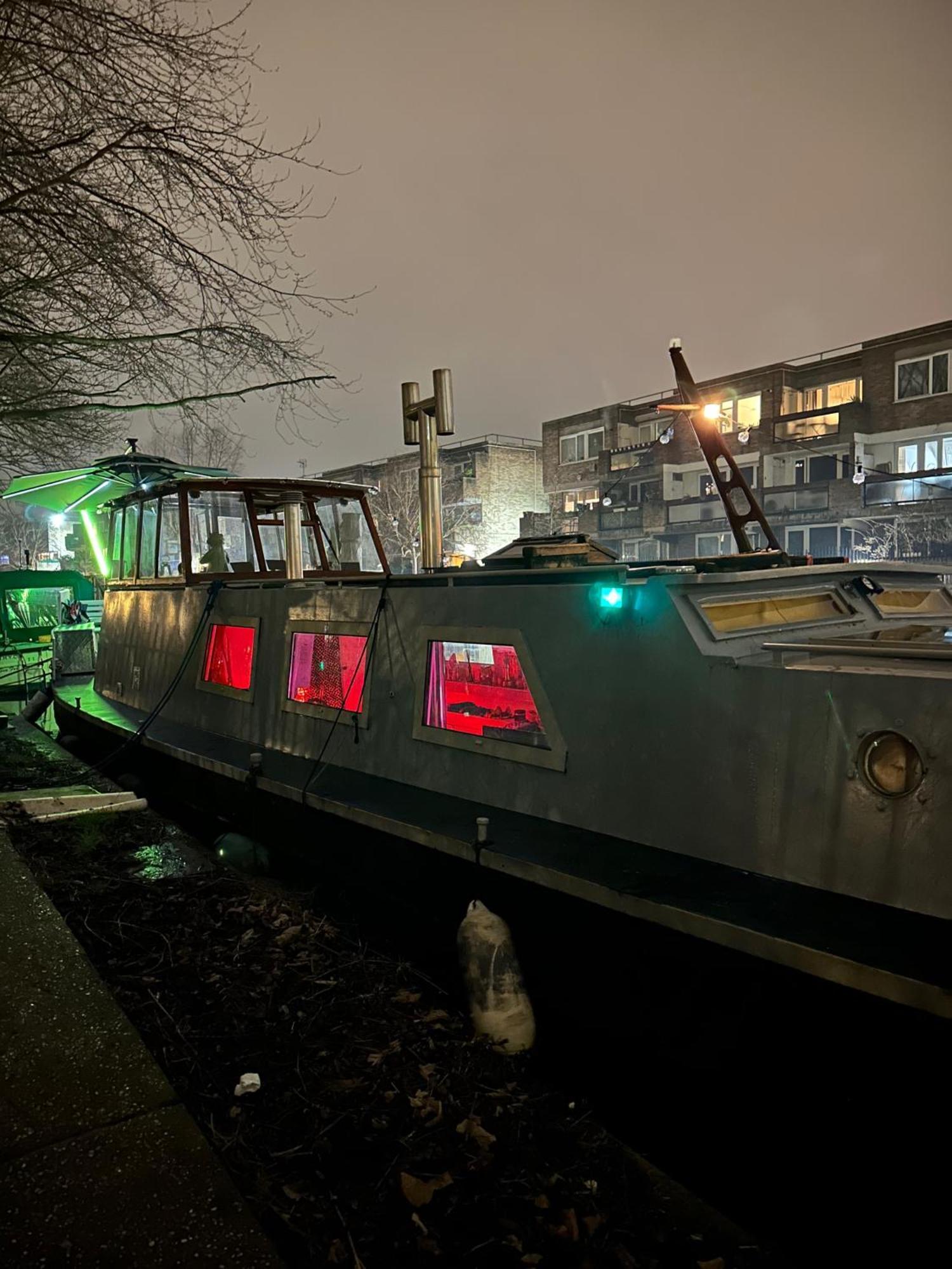 Dutch Barge - Sleeps 3 & Cosy Fireplace Сasa de vacaciones *