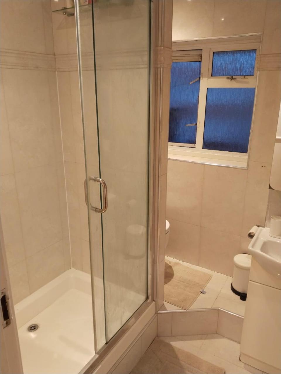 Appartement Royal Height - 3 Bed In Wembley Londen