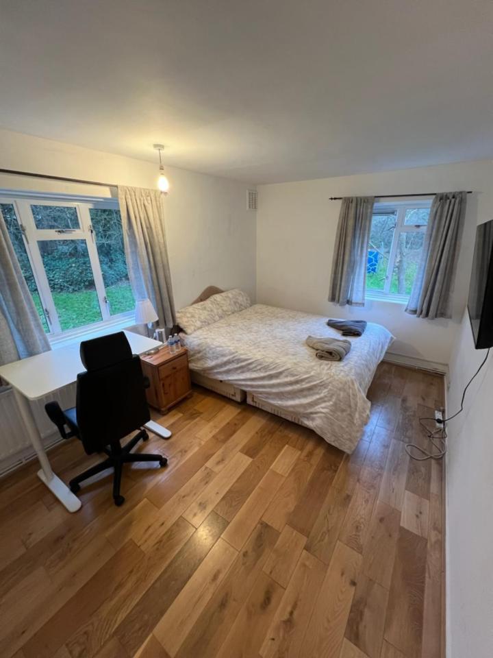 Royal Height - 3 Bed In Wembley Appartement