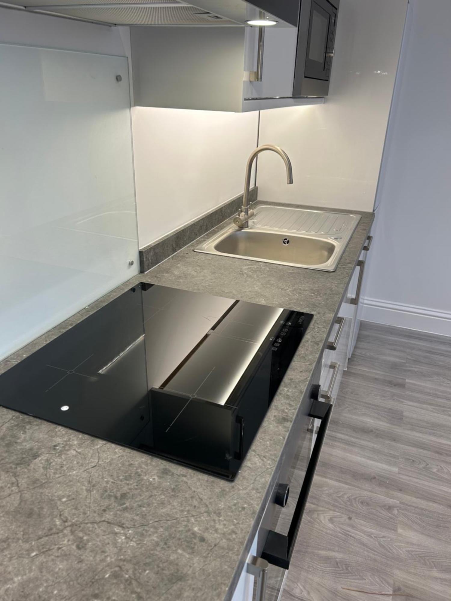 Prime Location Kensington Apartment *