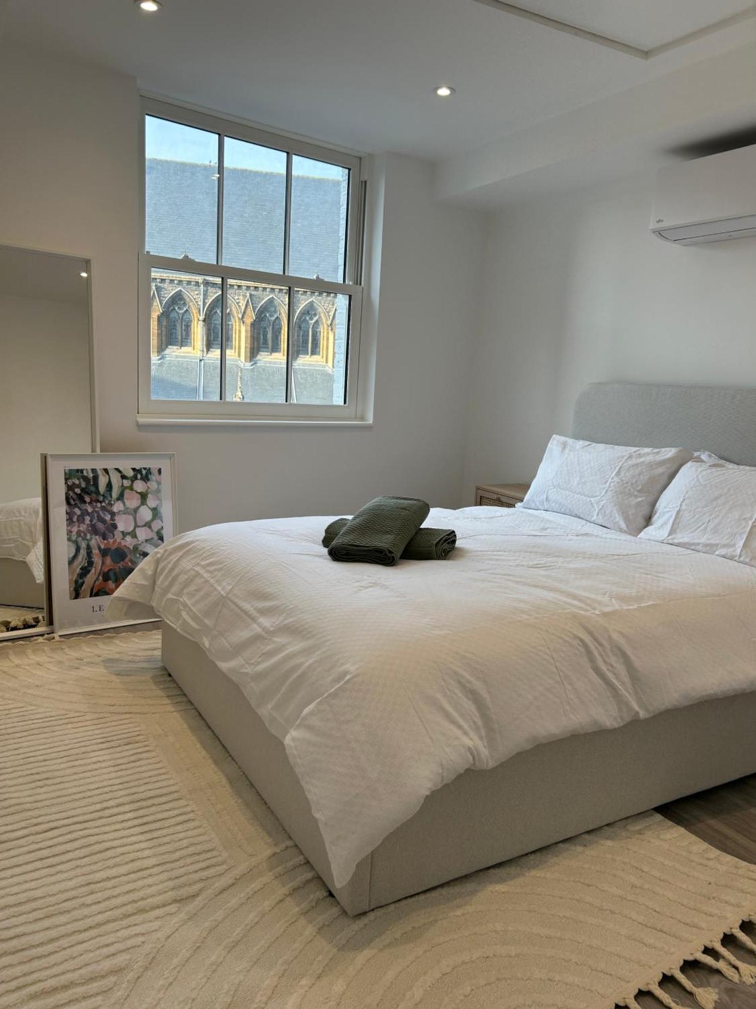 Prime Location Kensington Apartment London