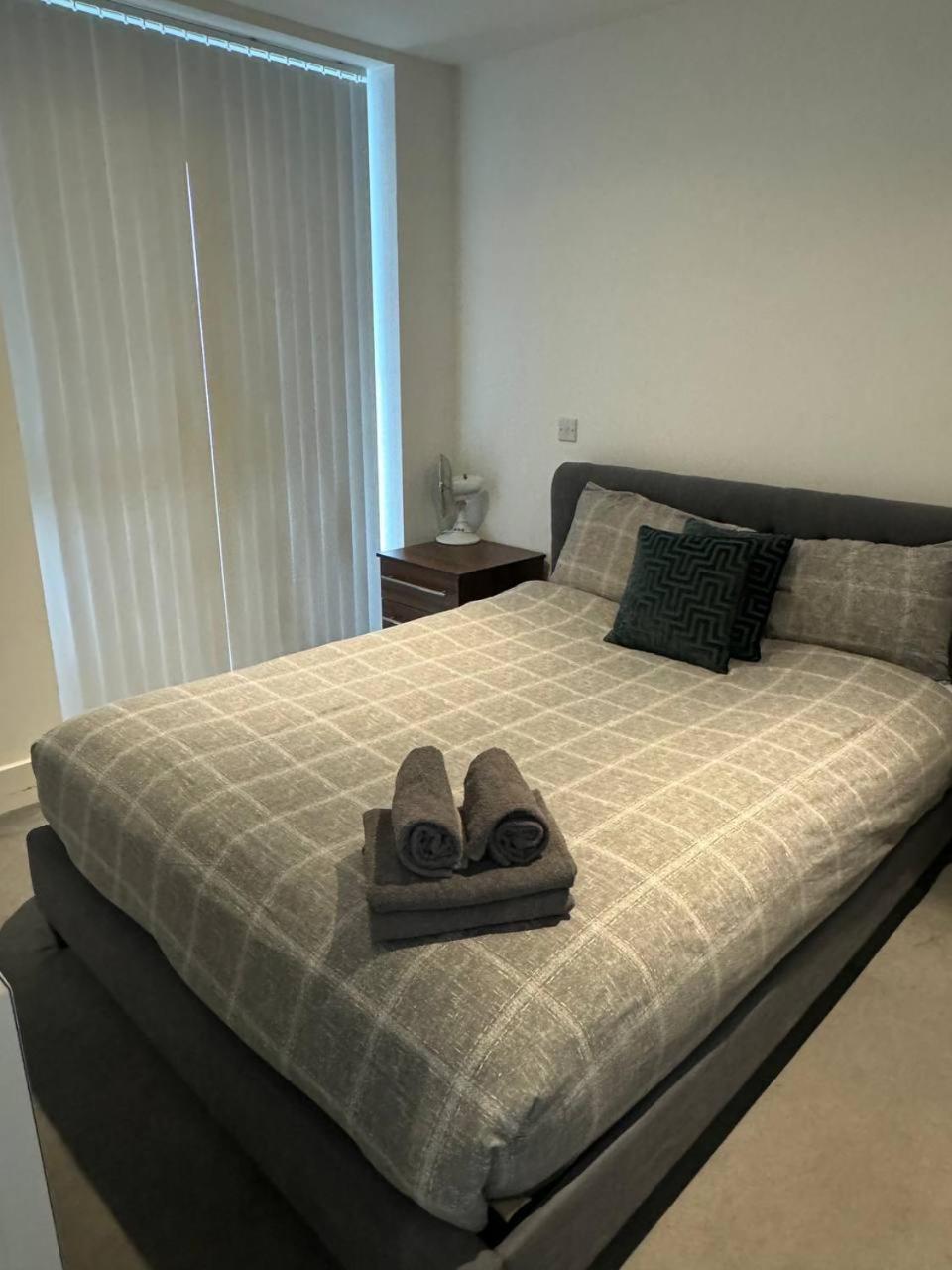 Apartment Lovely 1bed Flat 10mins To Canary Wharf & Parking London