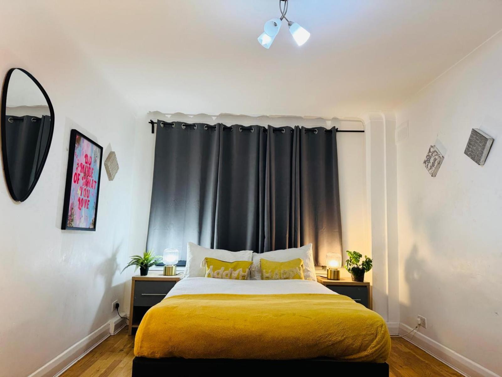 2 Bedroom Flat Hyde Park Apartment