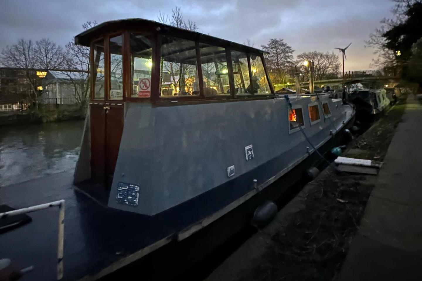 Dutch Barge - Sleeps 3 & Cosy Fireplace Londres