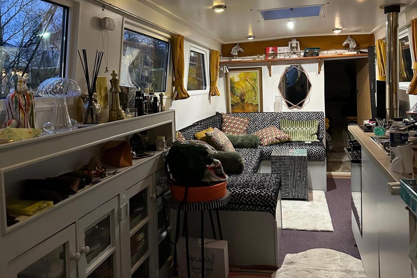 Сasa de vacaciones Dutch Barge - Sleeps 3 & Cosy Fireplace *
