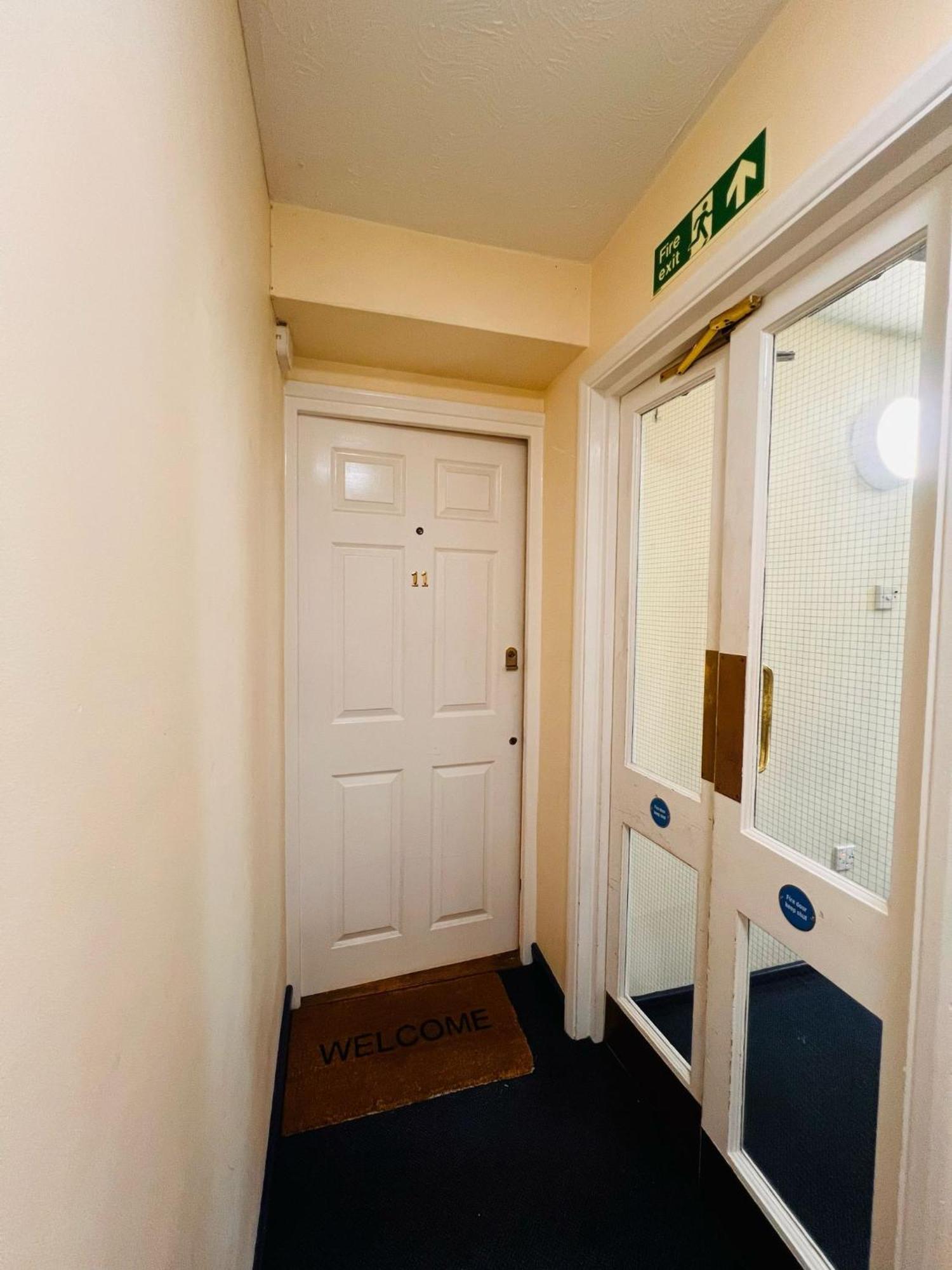 Charming 3-bedroom, Bow, Londen