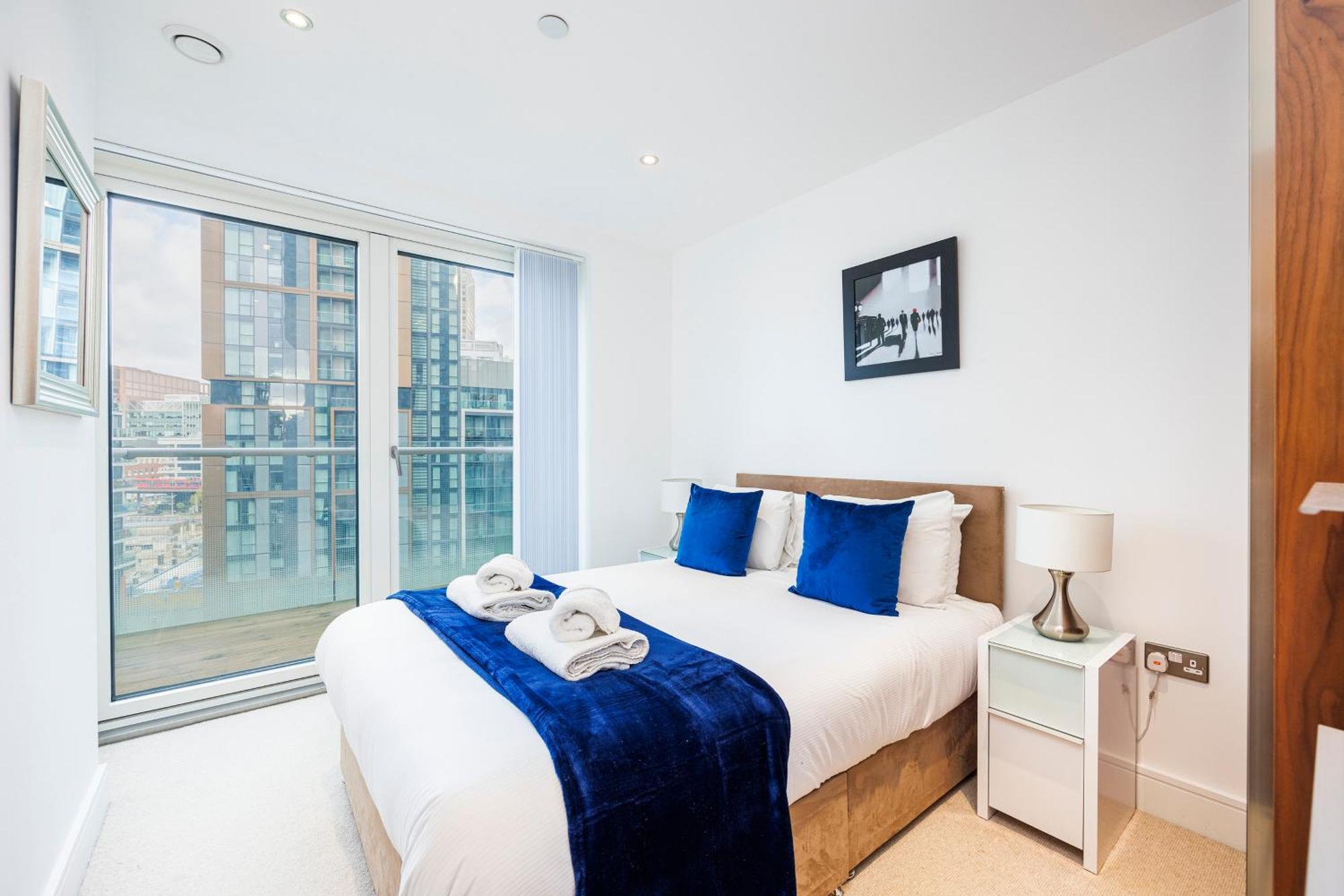 3 Bed In Canary Wharf, Weekly & Monthly Offers Apartment *