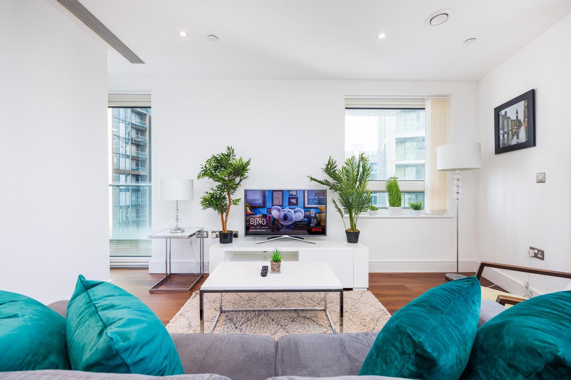 3 Bed In Canary Wharf, Weekly & Monthly Offers *