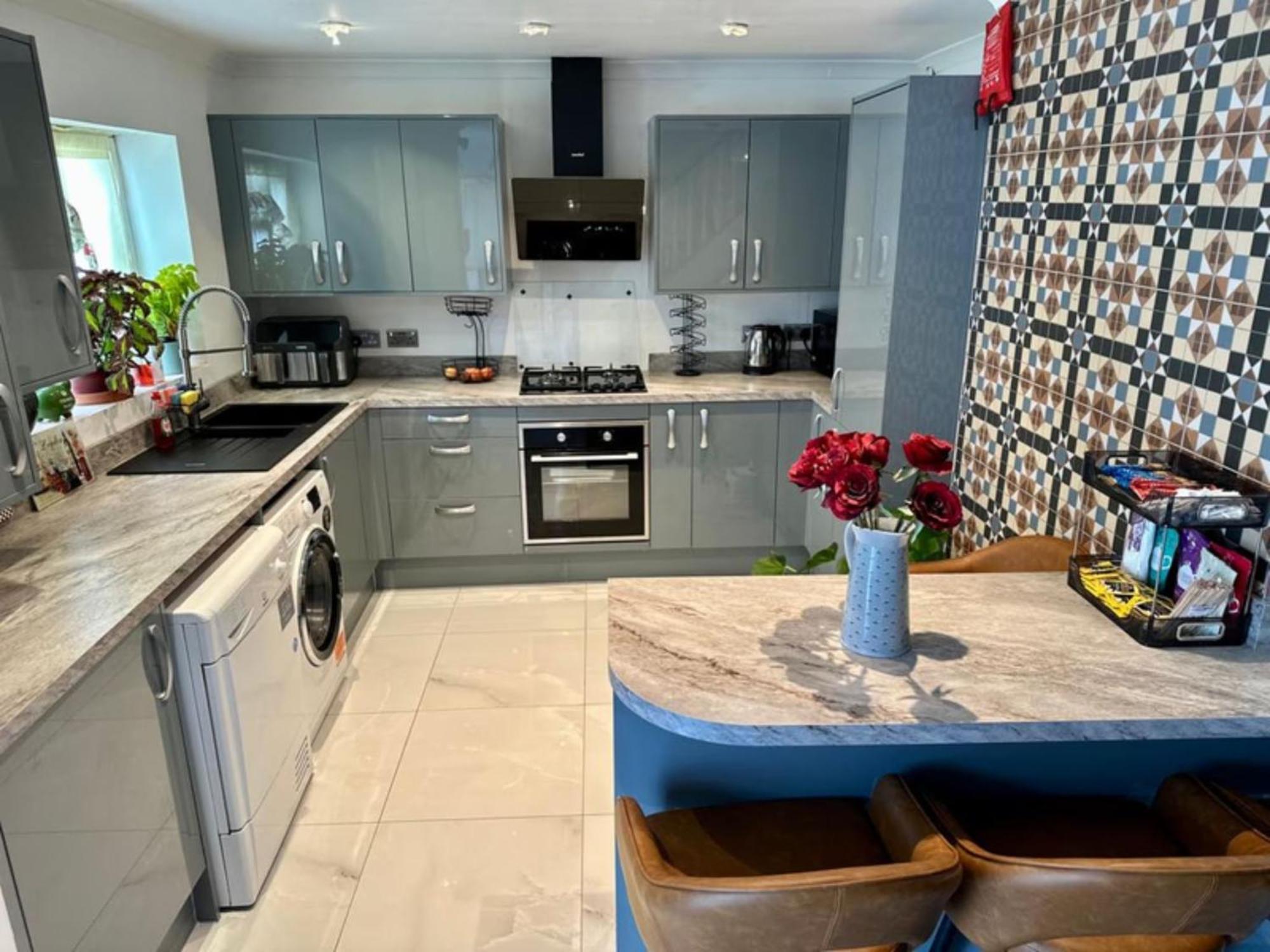 4 Bedroom House Rented By The London
