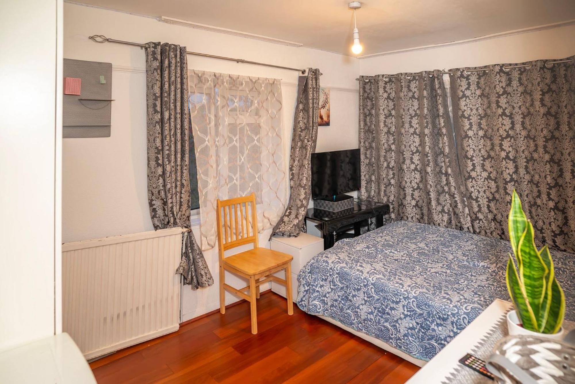 4 Bedroom House Rented By The Bed & Breakfast *