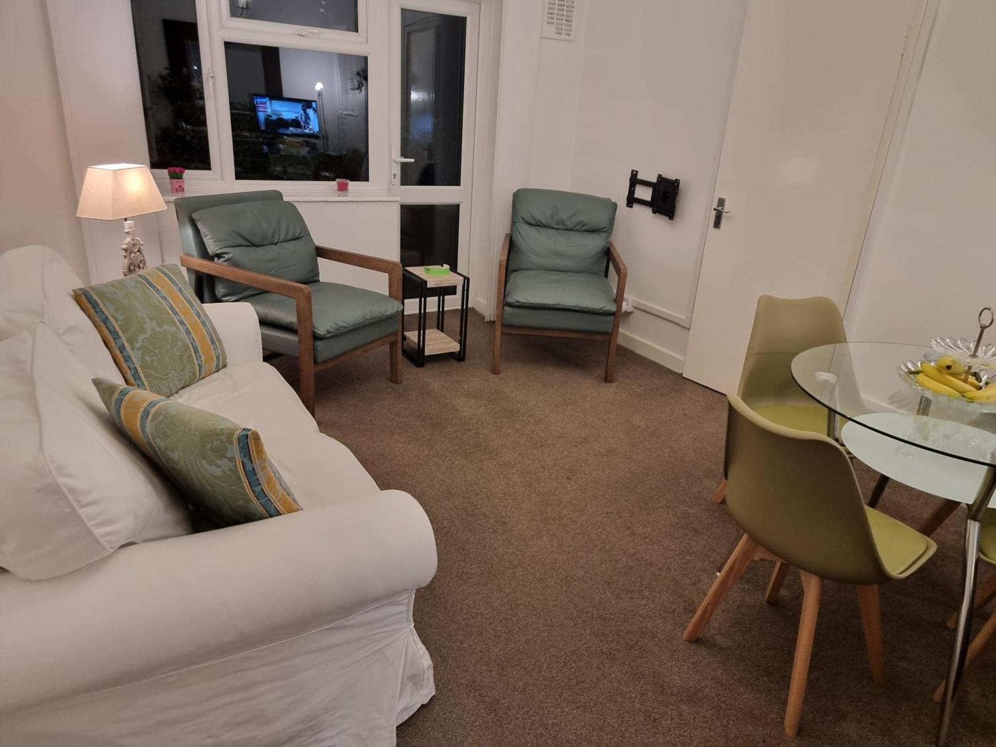 Apartment Conveniently Located Comfortable Close To Notting Hill *