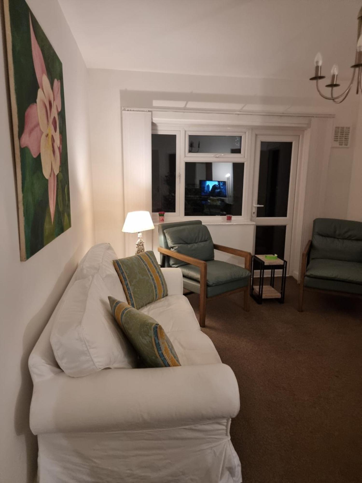 Conveniently Located Comfortable Close To Notting Hill Apartment London