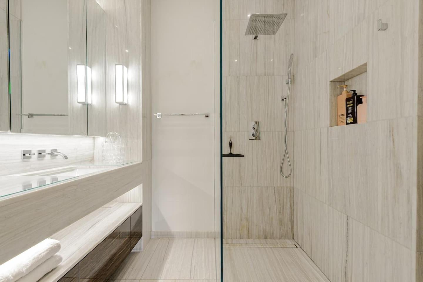 Award Winning Interior Designed Luxurious Mews In Knightsbridge London