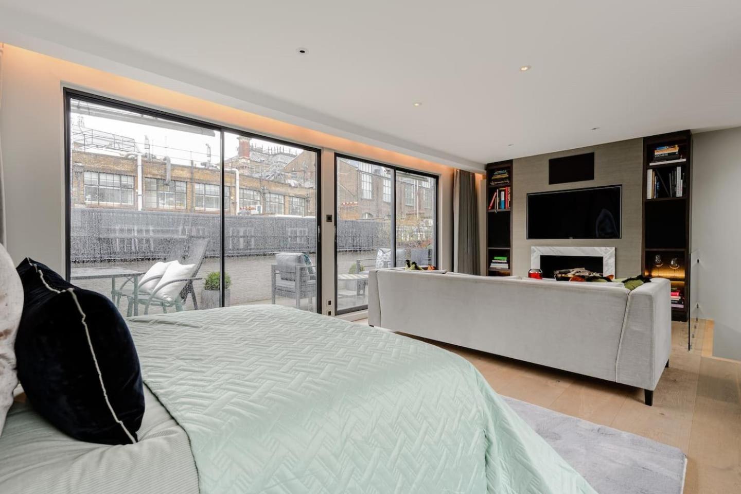 Holiday home Award Winning Interior Designed Luxurious Mews In Knightsbridge *