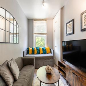Clapham - 3 Bedroom Flat Apartment *