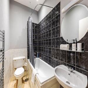 Clapham - 3 Bedroom Flat *