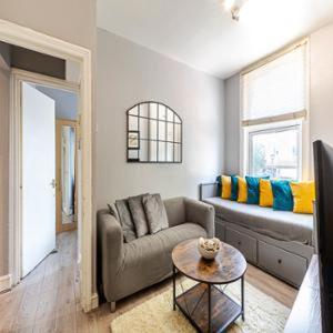 Clapham - 3 Bedroom Flat * London