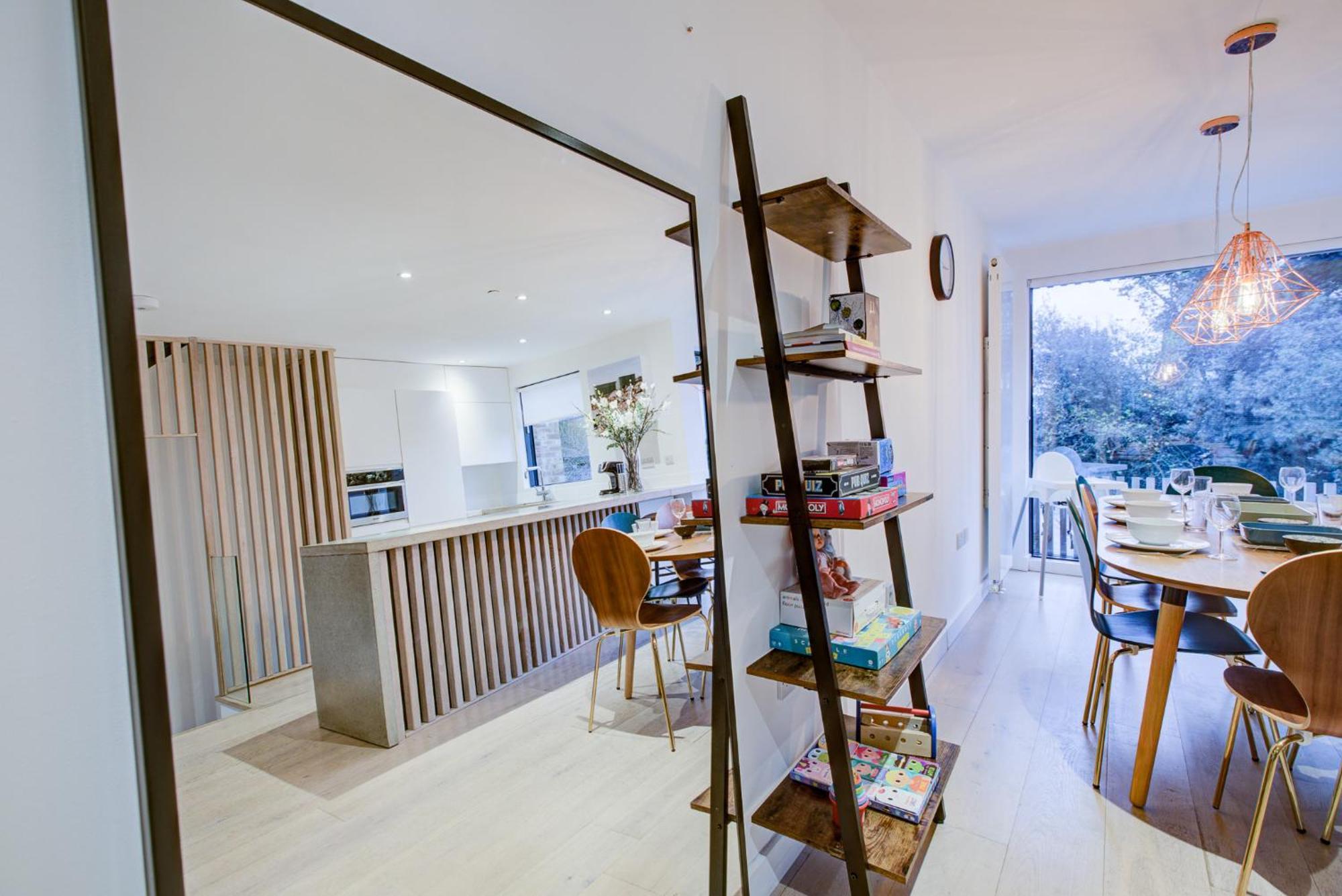 Neoteric Wimbledon Village Londen