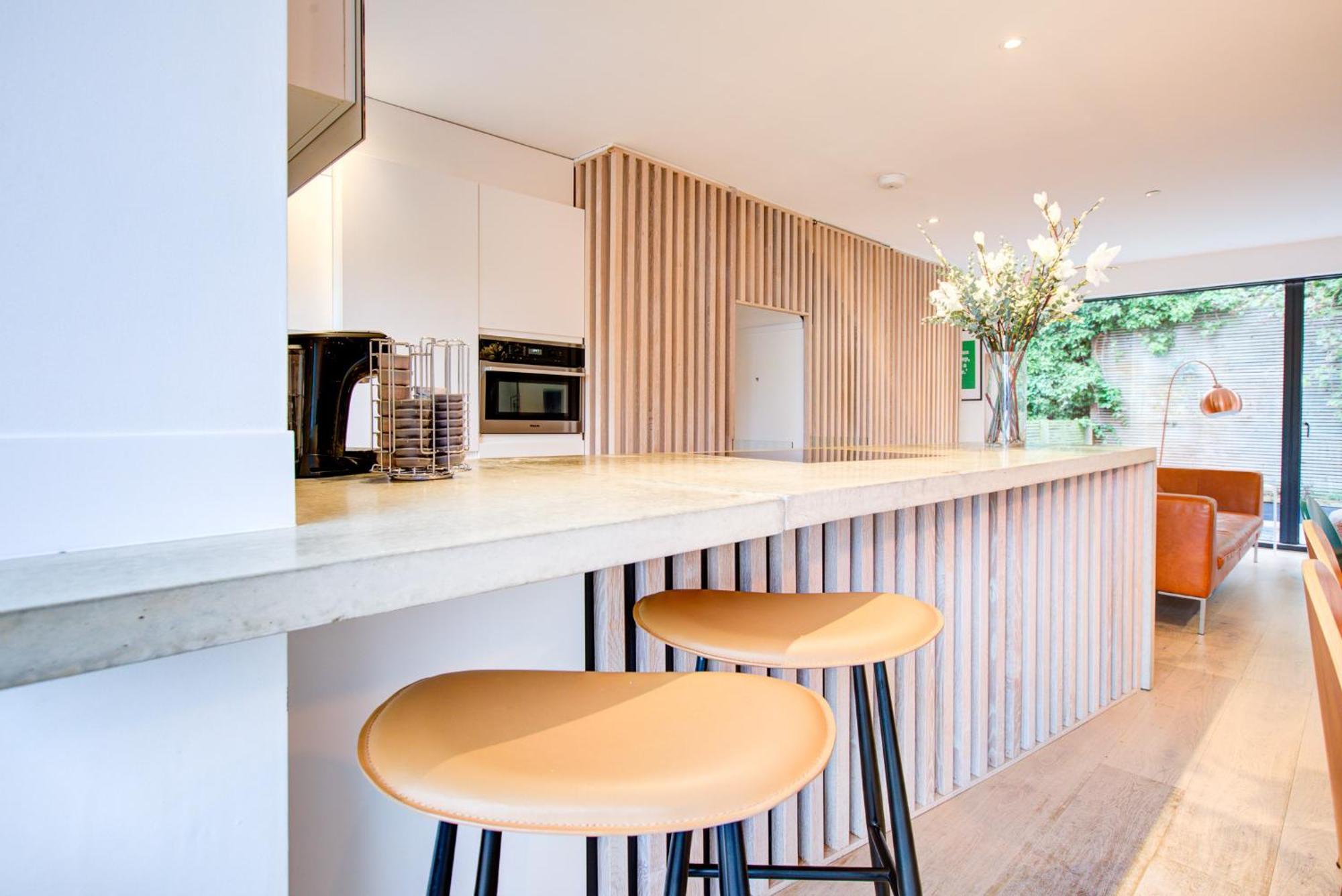 Neoteric Wimbledon Village * Londen