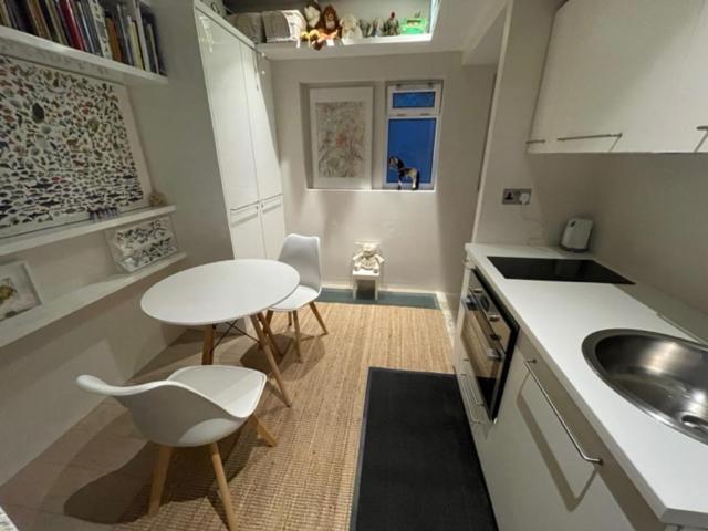 Modern Self-contained Ground And Basement * Londen