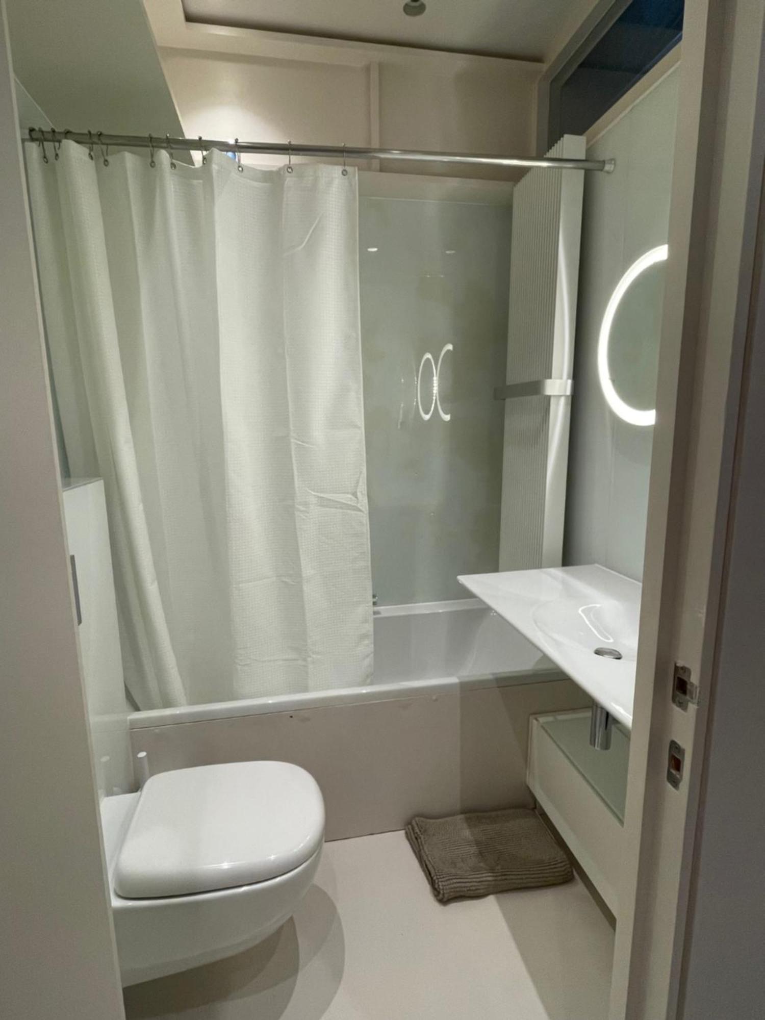 Modern Self-contained Ground And Basement * Londen