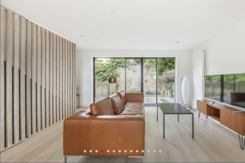 Neoteric Wimbledon Village Londen