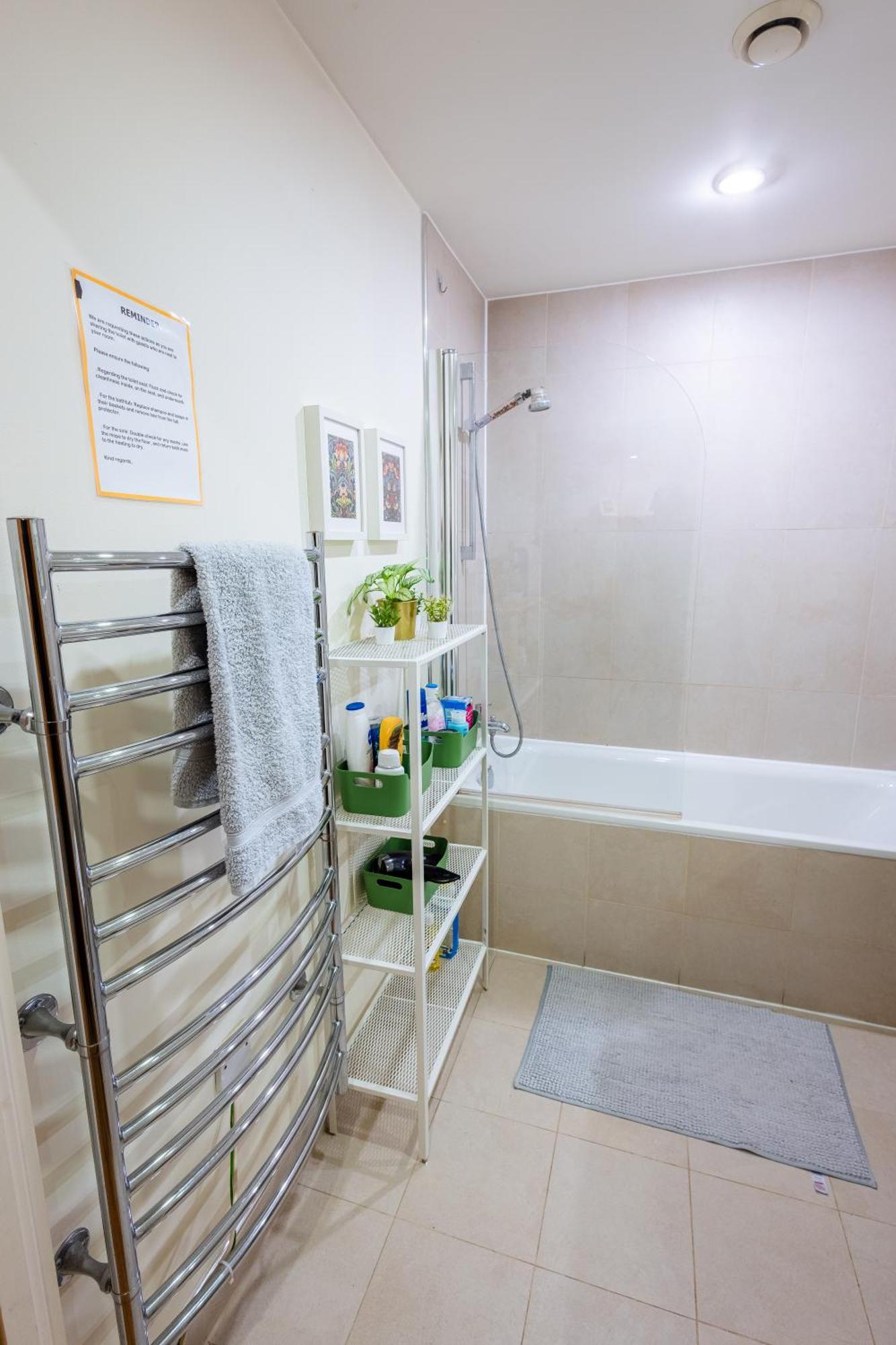 Lux To Eye Guest house London