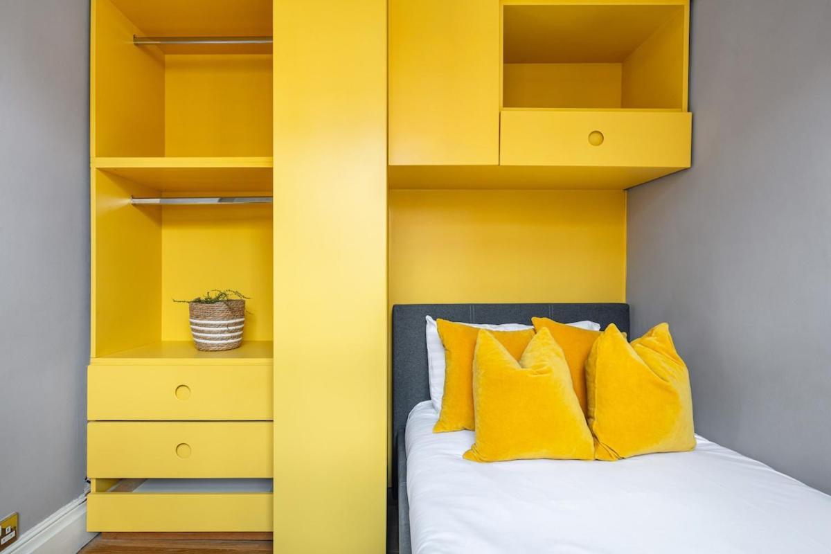3bed Design Gem In Kensington Apartment