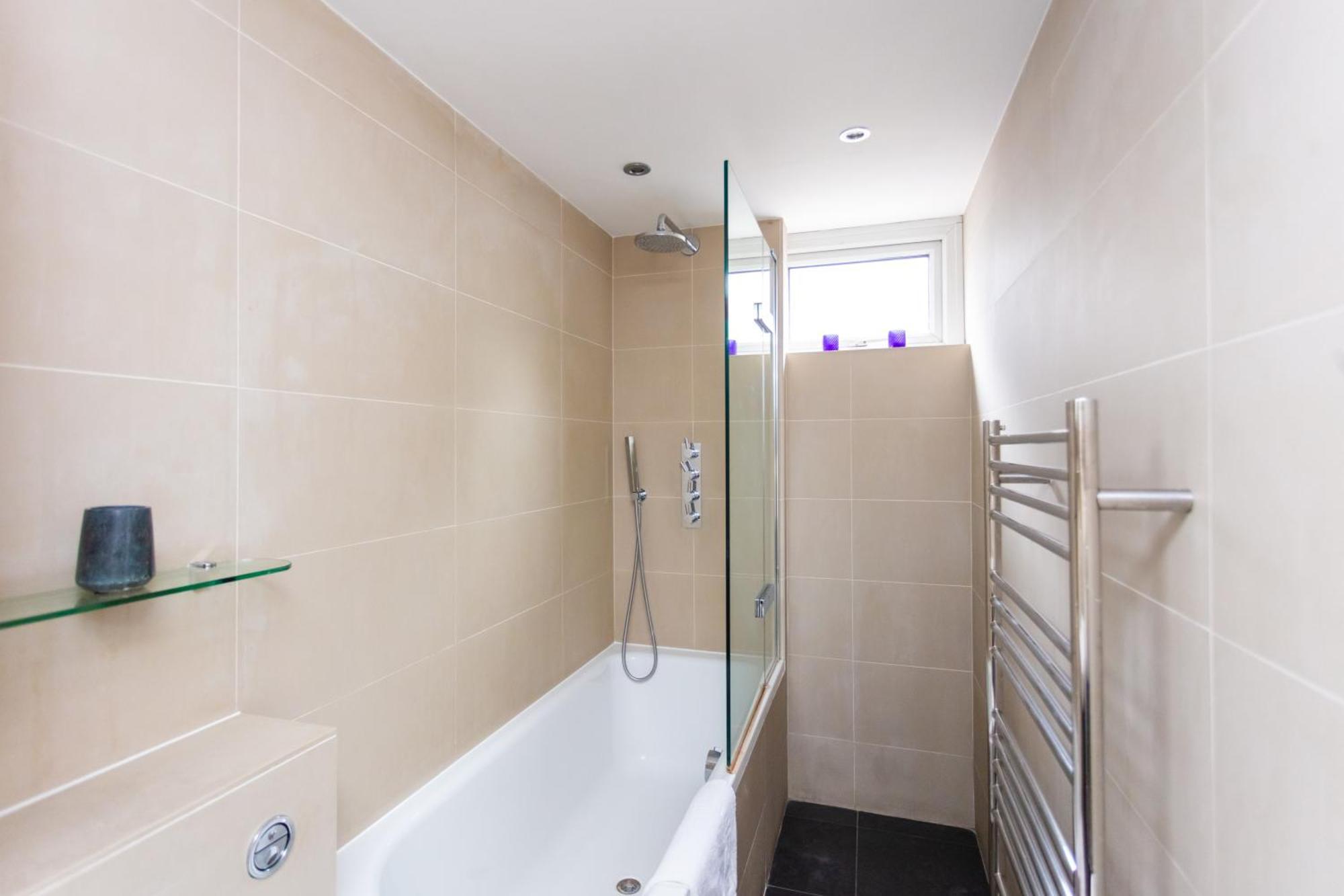 Spacious 3 Bedroom In Old Street * Londen