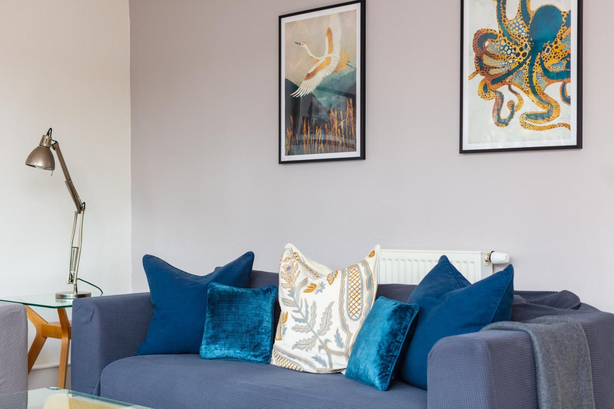 Spacious 3 Bedroom In Old Street Appartement *