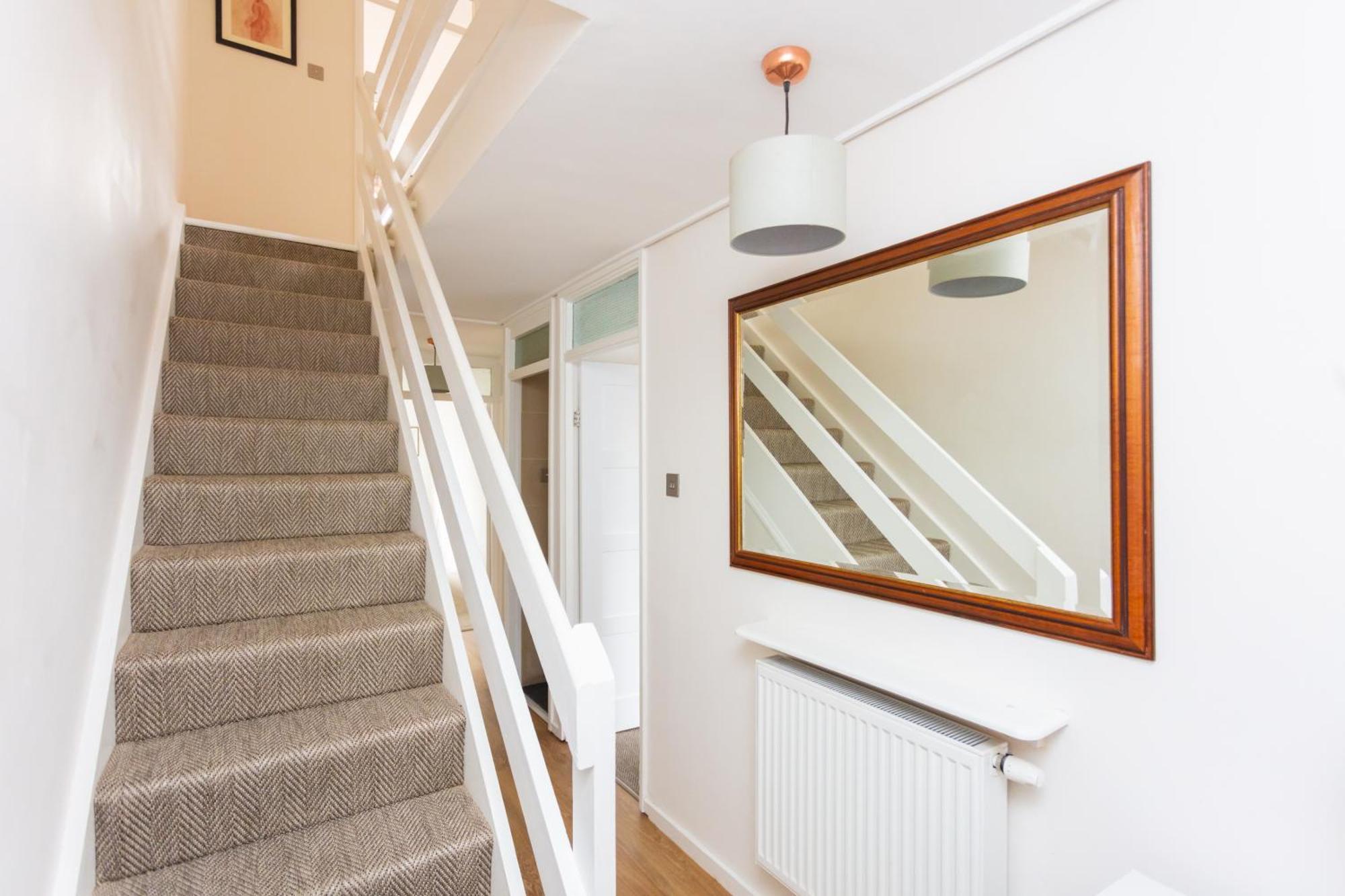 Spacious 3 Bedroom In Old Street Appartement *