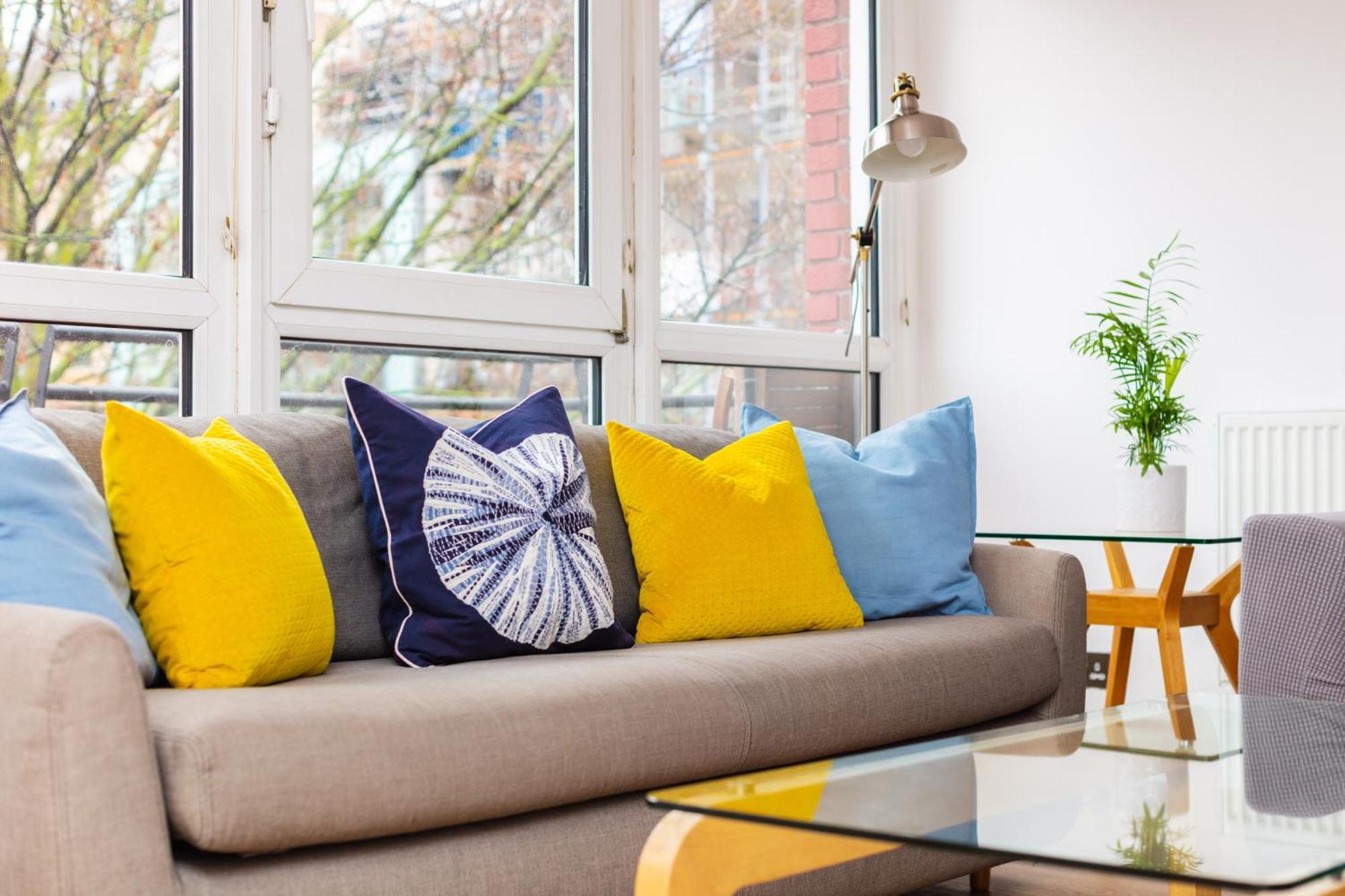 Spacious 3 Bedroom In Old Street * Londen