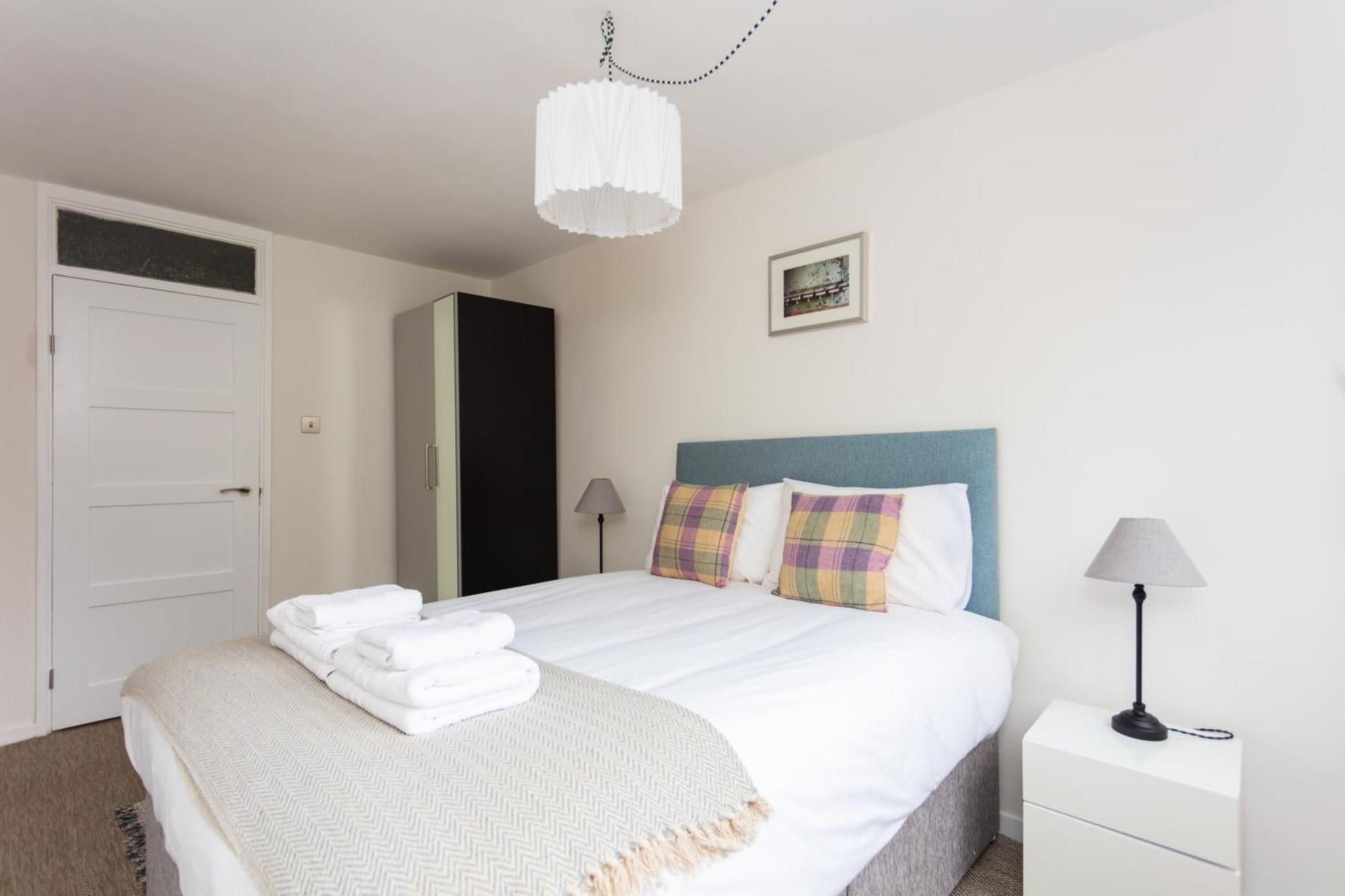 Spacious 3 Bedroom In Old Street * Londen