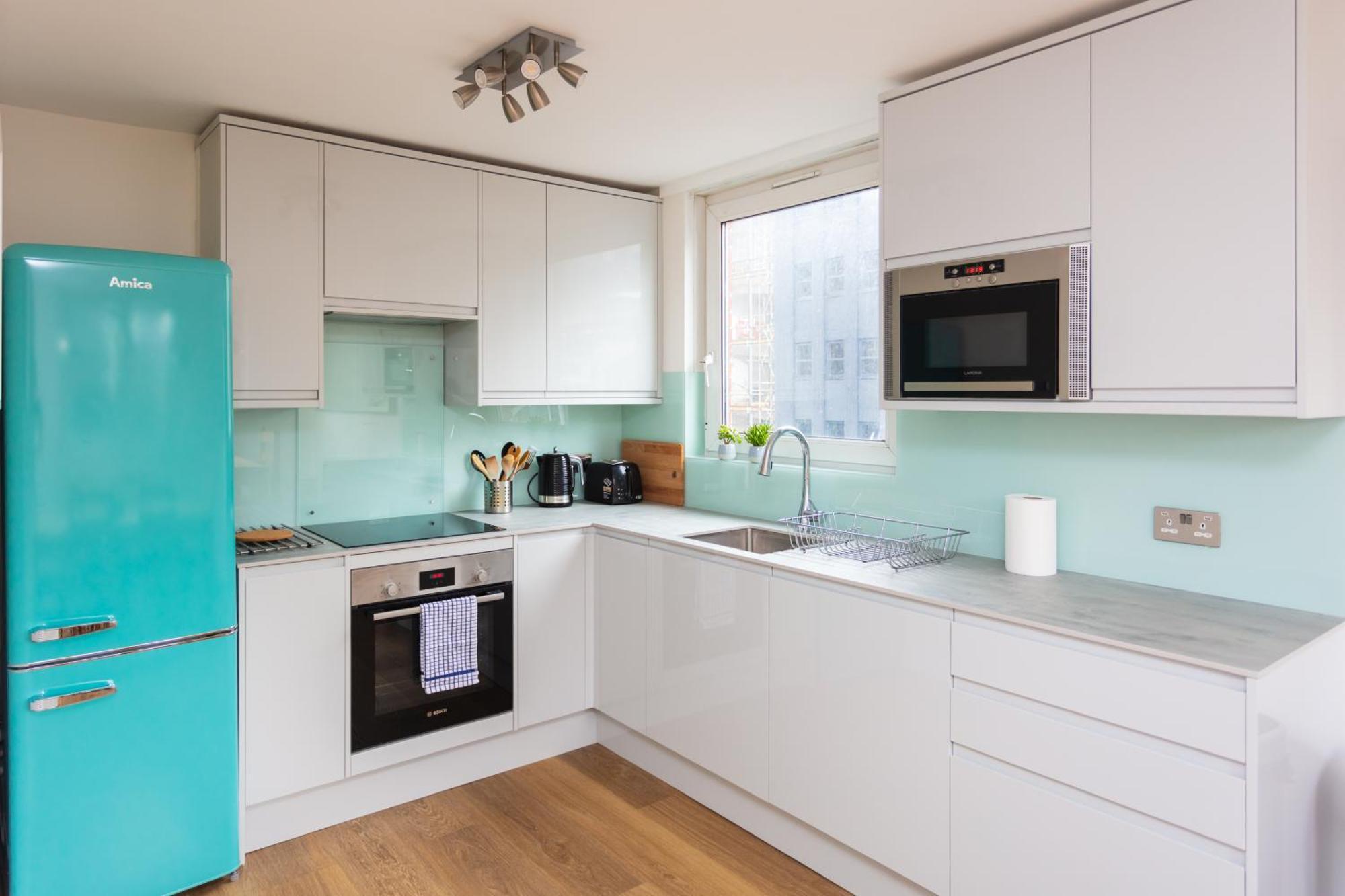 Spacious 3 Bedroom In Old Street Appartement *