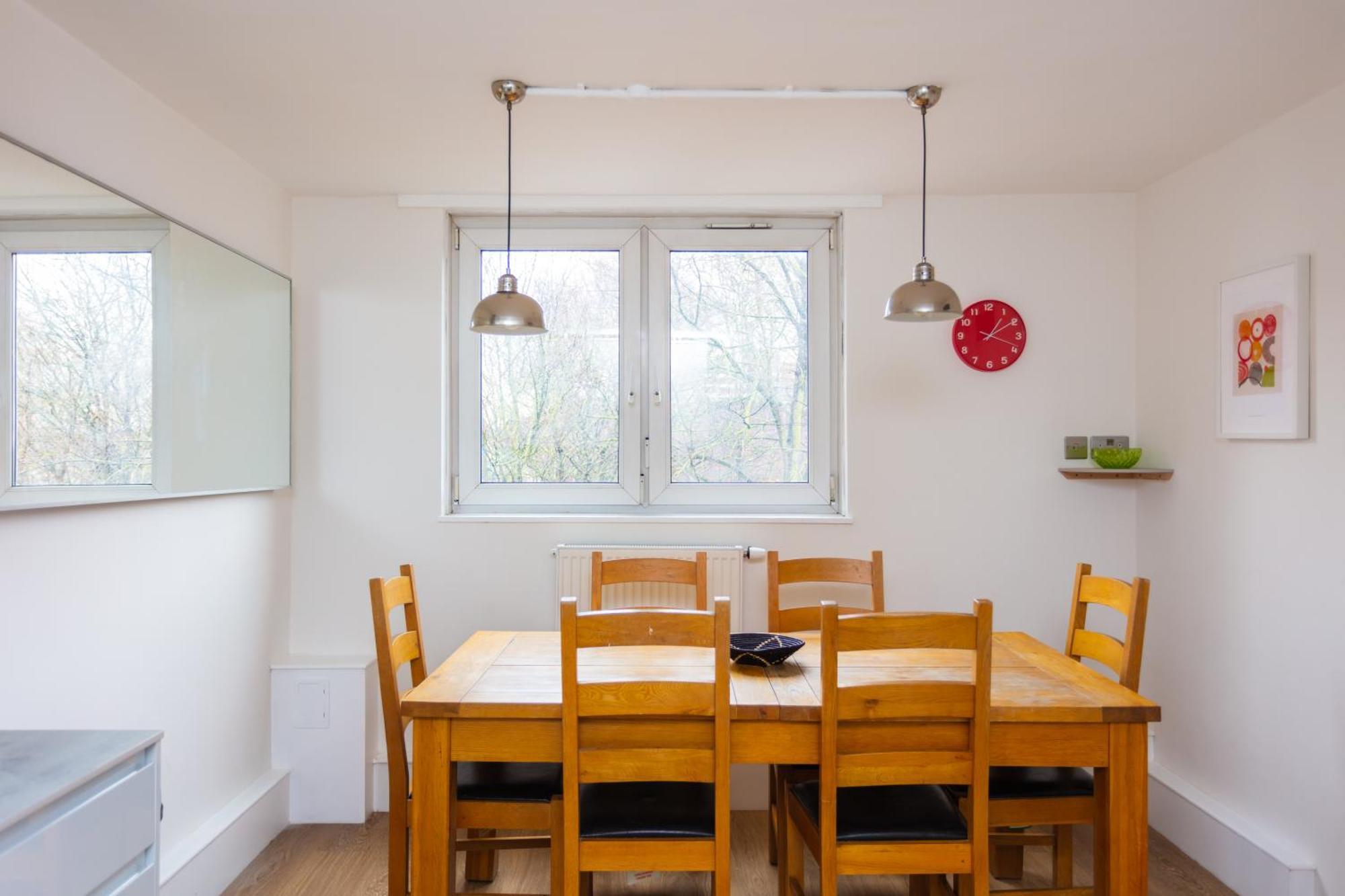 Spacious 3 Bedroom In Old Street Appartement *