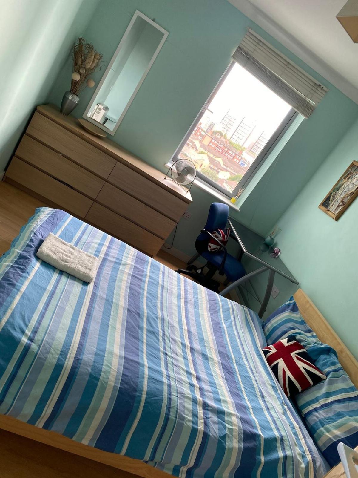 2 Bed Flat With Balcony - Zone 1 Apartamento *