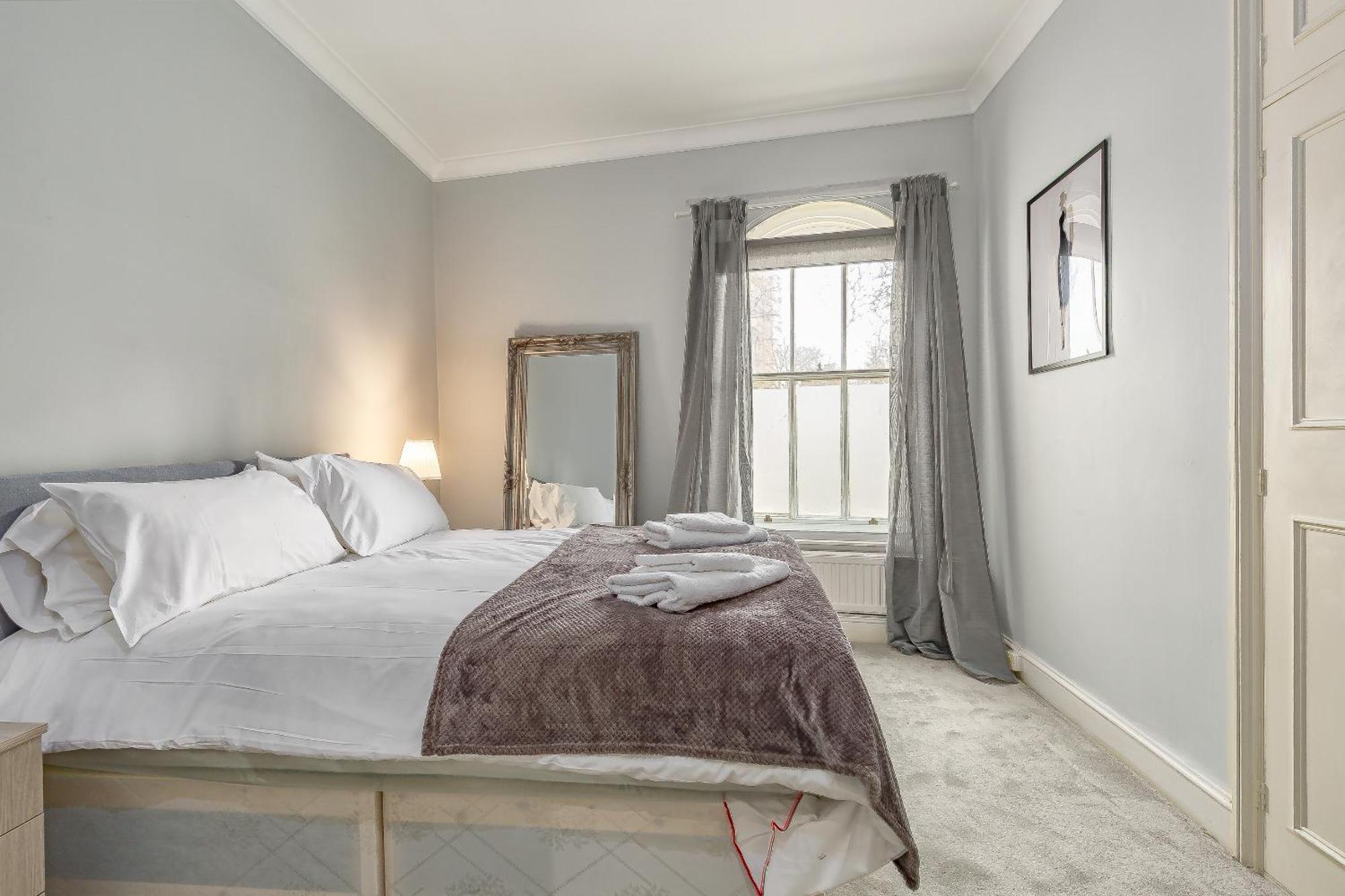 Charming 2 Bedroom In The Heart Of Chelsea Apartamento
