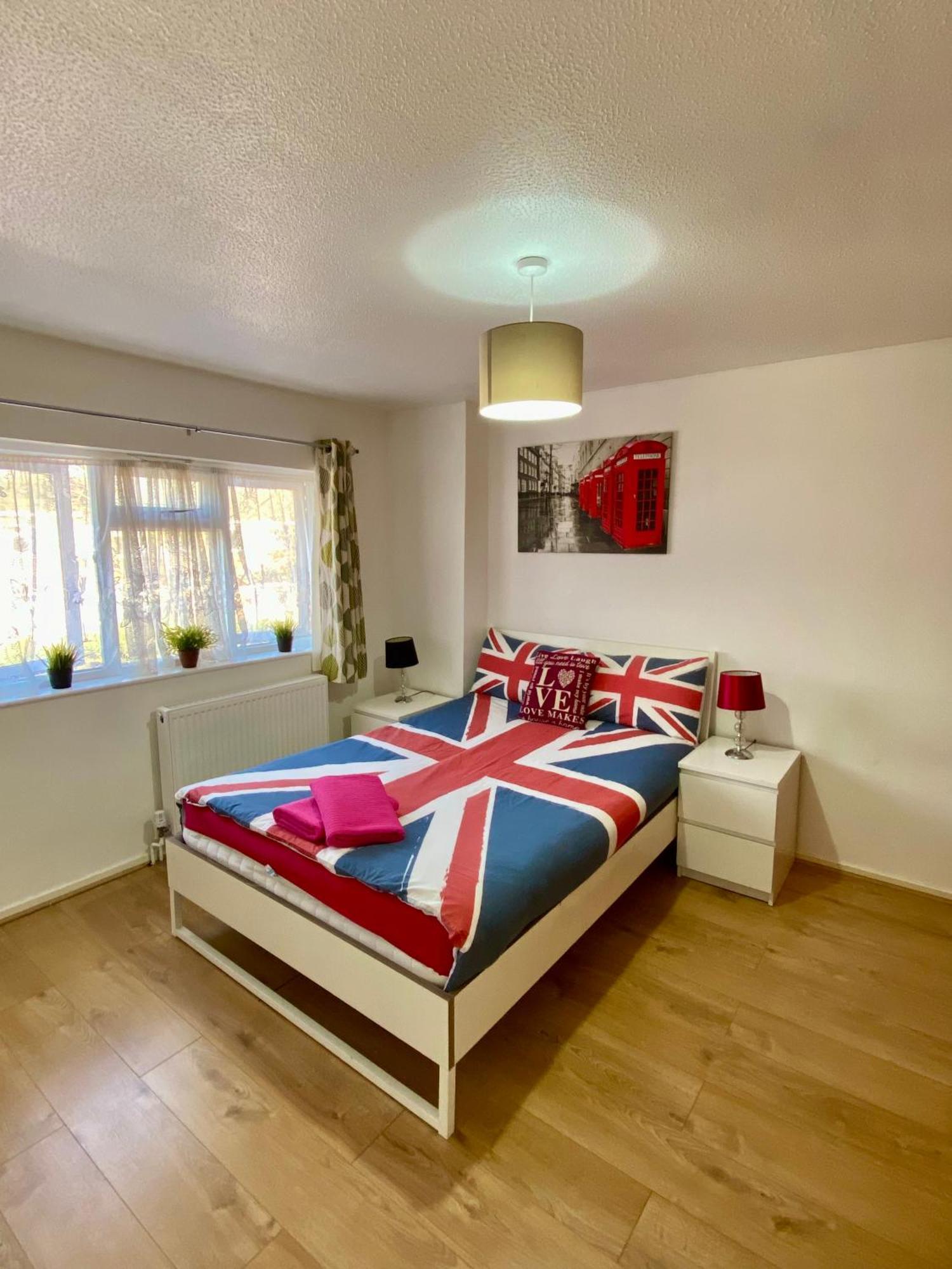Cosy 3 Bedroom House Near Stratford,olympic Park, E15 *